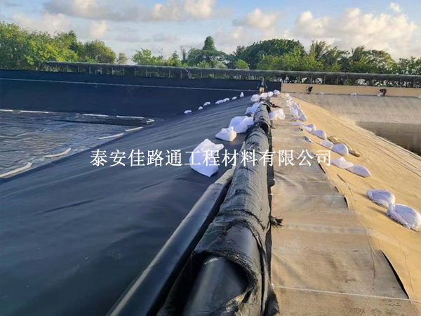 鱼塘防渗膜铺设,这些问题一定要避免 鱼塘防渗膜铺设,这些问题一定要避免