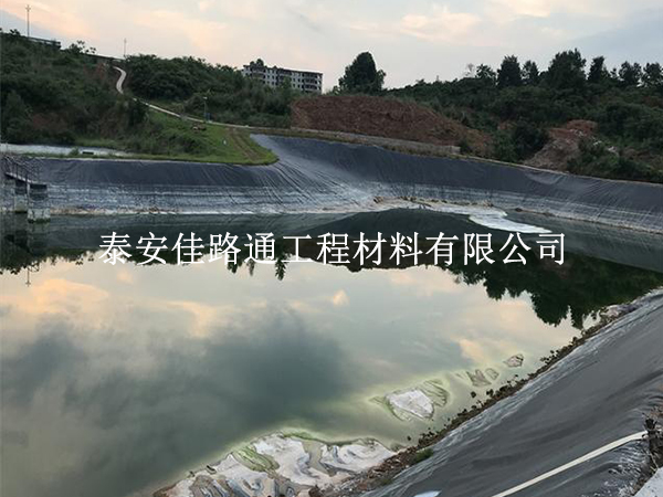 养殖防渗膜锚固操作流程：规范锚固，守住防渗最后一道防线