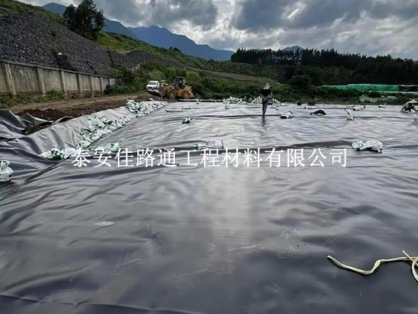 防渗土工膜施工注意事项：规范实操，筑牢防渗工程质量防线
