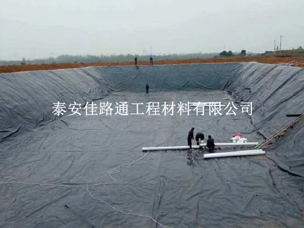 四季施工有门道：沼气池防渗膜全年适用施工指南