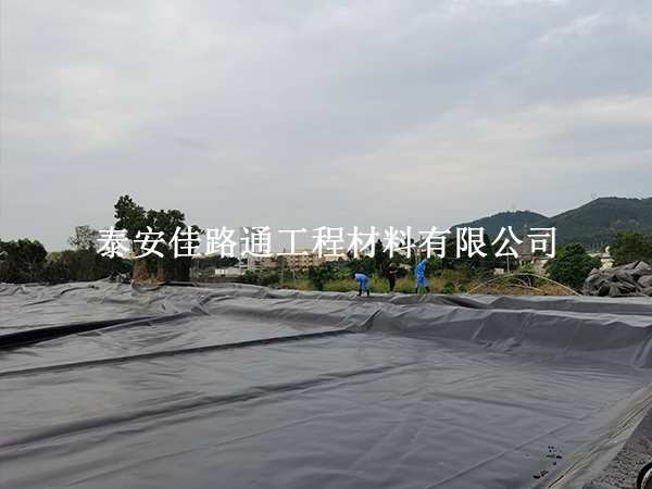 氧化塘防渗膜铺不好，后期全是坑——这些施工重点必须死磕