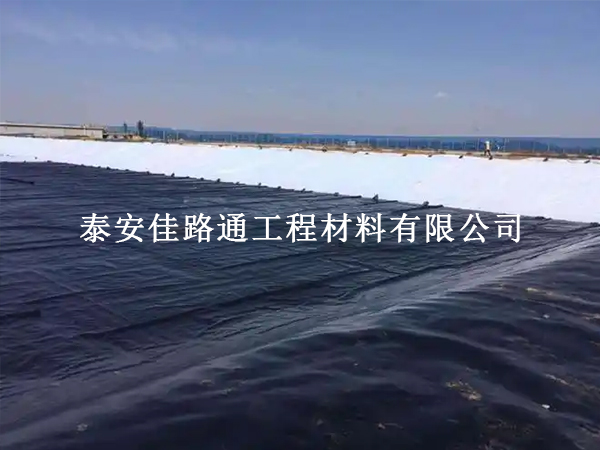 选蓄水池防渗膜总踩坑？这几套实用选型技巧直接规避90%的后期隐患