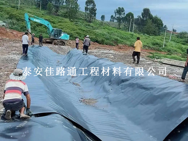 水产养殖防渗膜破损应急处理技巧：快速止损，科学修补